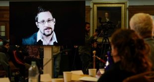 Edward Snowden swears allegiance to Russia and receives passport