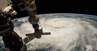 Hurricane Ian nears Florida with nearly Category 5 power (Videos)