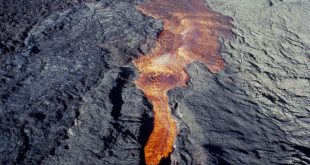 Hawaii’s Mauna Loa volcano begins eruption, alert level raised (Videos)